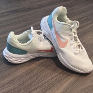 Nike Womens Revolution 6 Running Sneakers DR9873-100